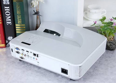 China 100 To 240V 4k Ultra Short Throw Projector For Conference Led Light Source factory